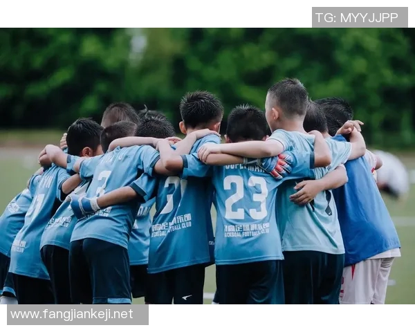 精彩踢足球视频集锦展示足球技巧与团队配合的完美瞬间